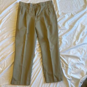 Mens Savane comfort waist. 36x32. Khaki pleated no cuffs on hem